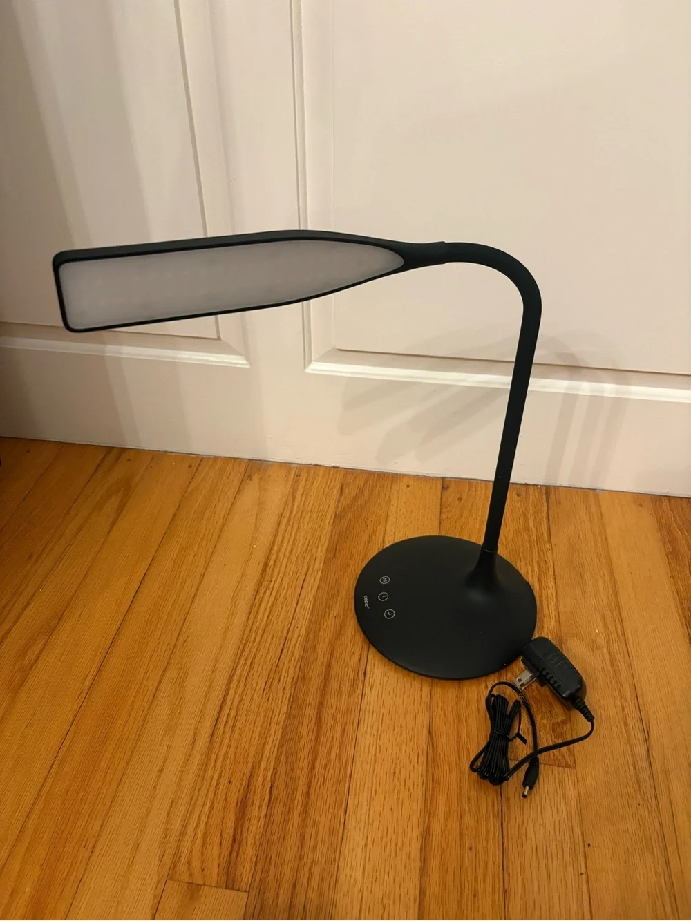 ICXX NEW Bendy Desk Lamp Black With Touch Dim OS